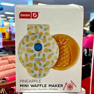 DASH mini Waffle Maker